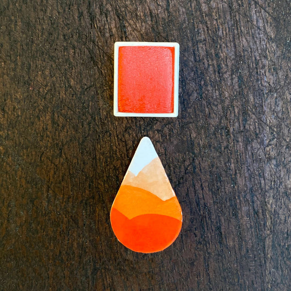 watercolour half pan and ombre droplet swatch of Papaya watercolour paint